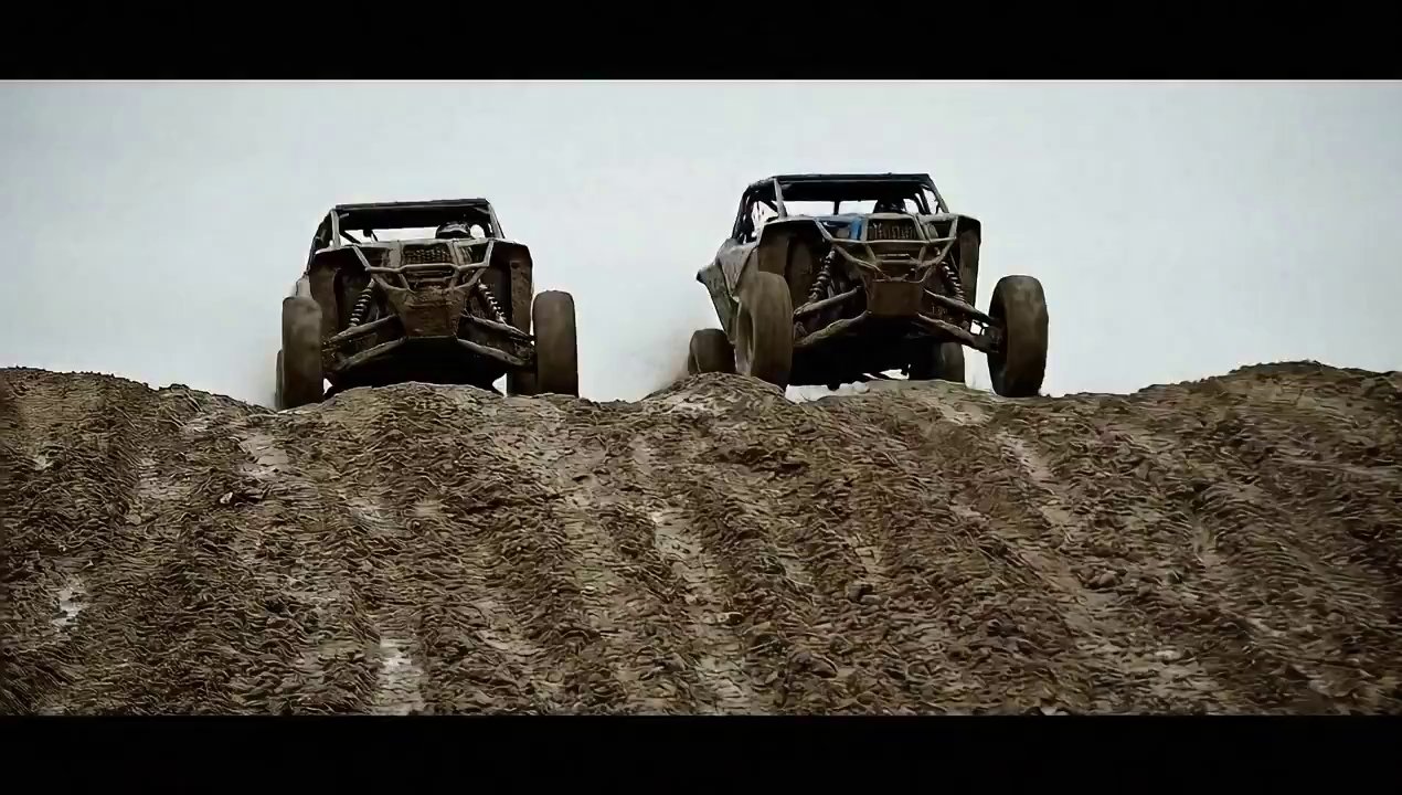 Desert Race: Buggy Showdown in Slow Motion