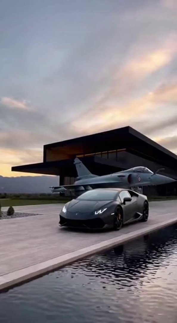 [Sora 2] **« Vidéo ultra-réaliste d’une scène luxueuse filmée avec le même recul de caméra que sur la photo d... - Veo 3 AI video prompt thumbnail