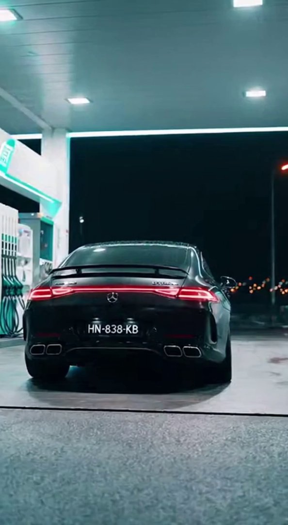 [Sora 2] « Créer une vidéo ultra-réaliste d’une Mercedes GT63 noire, filmée de nuit dans une station-service ... - Veo 3 AI video prompt thumbnail