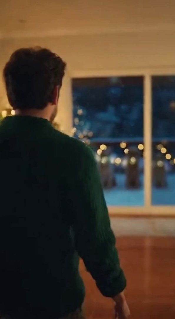 [Sora 2] {
  "title": "Golden Fairy Flight 🐾✨",
  "duration": "10s",
  "reference_image": "/mnt/data/09a1d... - Veo 3 AI video prompt thumbnail