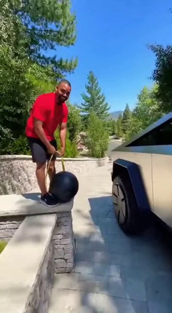 [Sora 2] {
  "prompt": "Generate a 10-second viral comedy video set on a sunny modern driveway surrounded by... - Veo 3 AI video prompt thumbnail