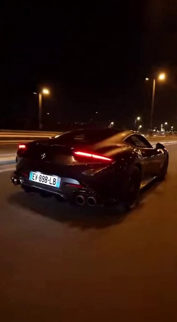 [Sora 2] “Créer une vidéo ultra réaliste d’une Ferrari Roma 2025 noire, identique à celle des images fournies... - Veo 3 AI video prompt thumbnail