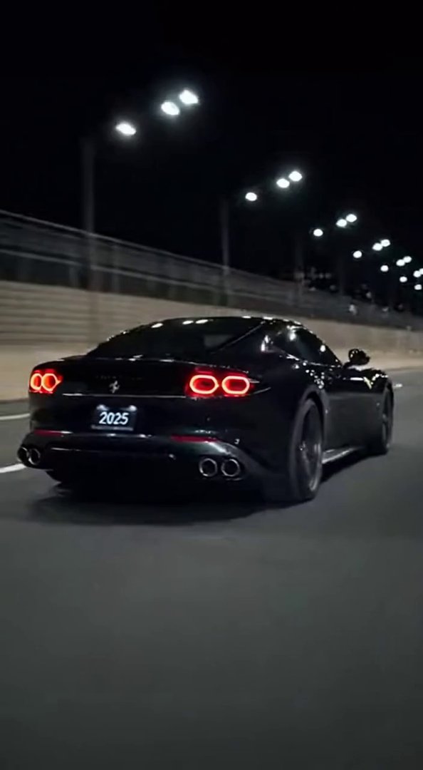 [Sora 2] **Vidéo ultra réaliste en qualité cinéma. Une Ferrari Roma 2025 noire roule de nuit sur une autorout... - Veo 3 AI video prompt thumbnail