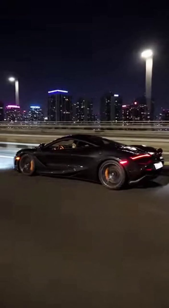 [Sora 2] Vidéo cinématographique ultra photoréaliste d’une McLaren 720S noire, autoroute urbaine de nuit.

... - Veo 3 AI video prompt thumbnail