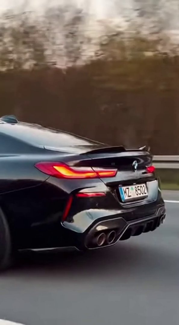 [Sora 2] Vidéo cinématographique hyper réaliste d’une BMW M8 noire, véhicule réel, proportions exactes, aucun... - Veo 3 AI video prompt thumbnail