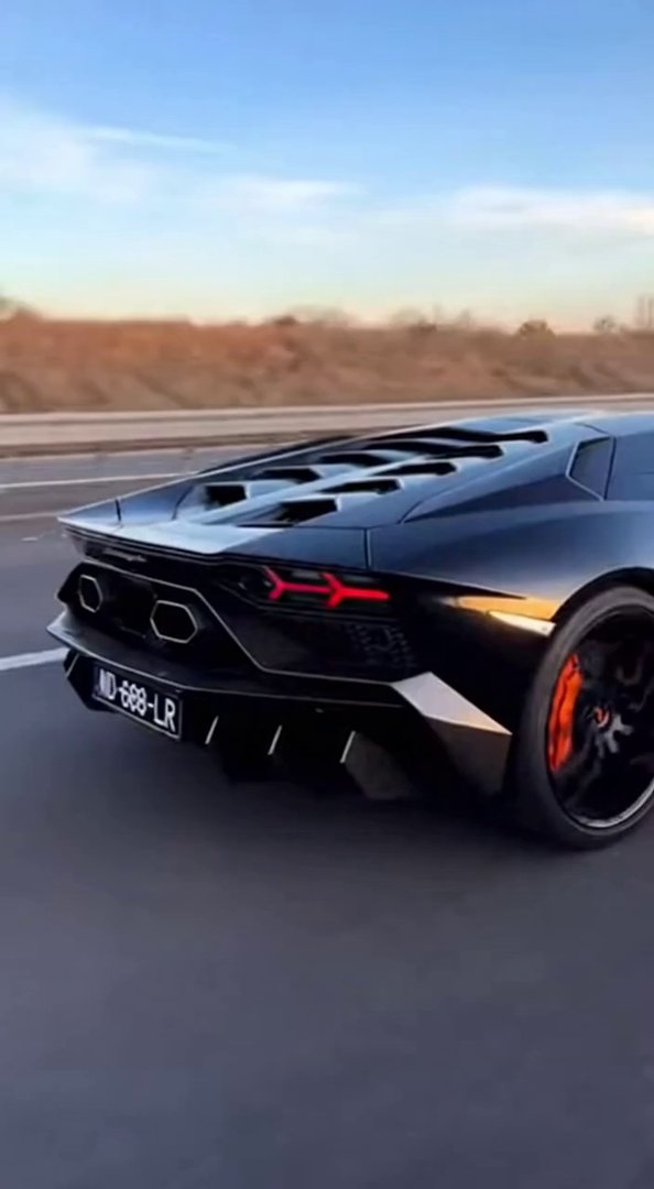 [Sora 2] Vidéo cinématographique ultra hyper réaliste d’une Lamborghini Revuelto noire, véhicule réel, aucun ... - Veo 3 AI video prompt thumbnail