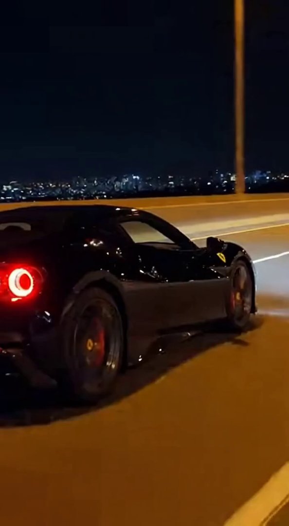 [Sora 2] Vidéo cinématographique ultra photoréaliste d’une Ferrari SF90 Stradale noire, véhicule réel, propor... - Veo 3 AI video prompt thumbnail