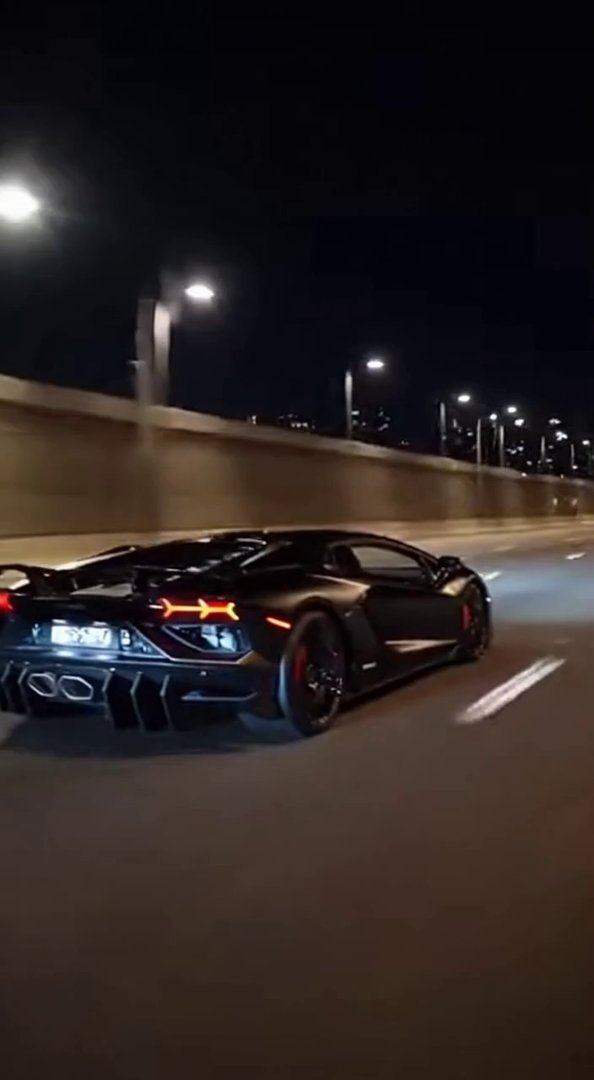 [Sora 2] Vidéo cinématographique ultra photoréaliste d’une Lamborghini Revuelto noire, véhicule réel, proport... - Veo 3 AI video prompt thumbnail