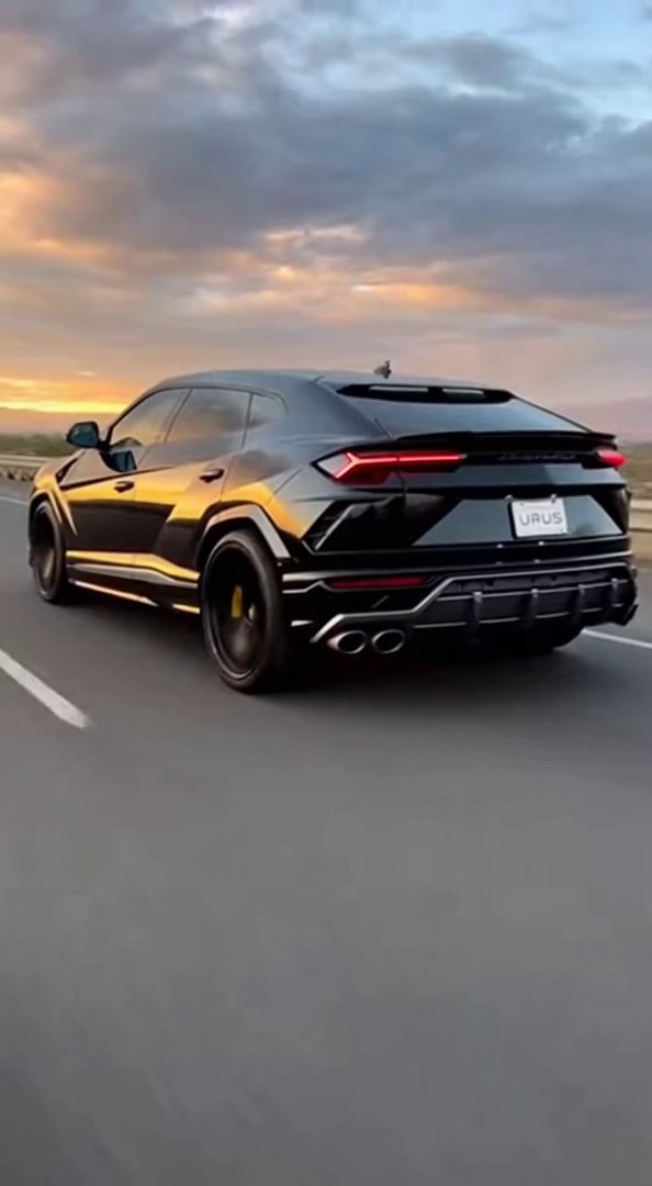 [Sora 2] Vidéo cinématographique ultra hyper réaliste d’une Lamborghini Urus noire, SUV réel, filmé sur autor... - Veo 3 AI video prompt thumbnail