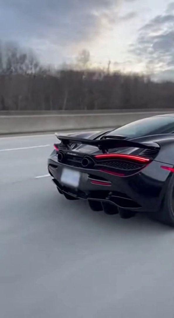 [Sora 2] Vidéo cinématographique ultra photoréaliste d’une McLaren 720S / 750S noire, véhicule réel, proporti... - Veo 3 AI video prompt thumbnail