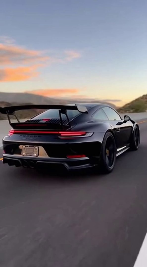 [Sora 2] Vidéo cinématographique ultra photoréaliste d’une Porsche 911 GT3 RS noire, proportions exactes, auc... - Veo 3 AI video prompt thumbnail