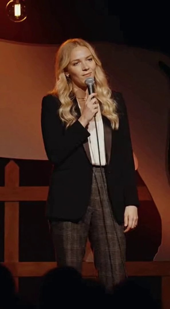 [Sora 2] Sprache: Deutsch (de-DE)
Wichtig: Keine Untertitel, kein Text im Bild, keine Musik.

Szene / Sett... - Veo 3 AI video prompt thumbnail