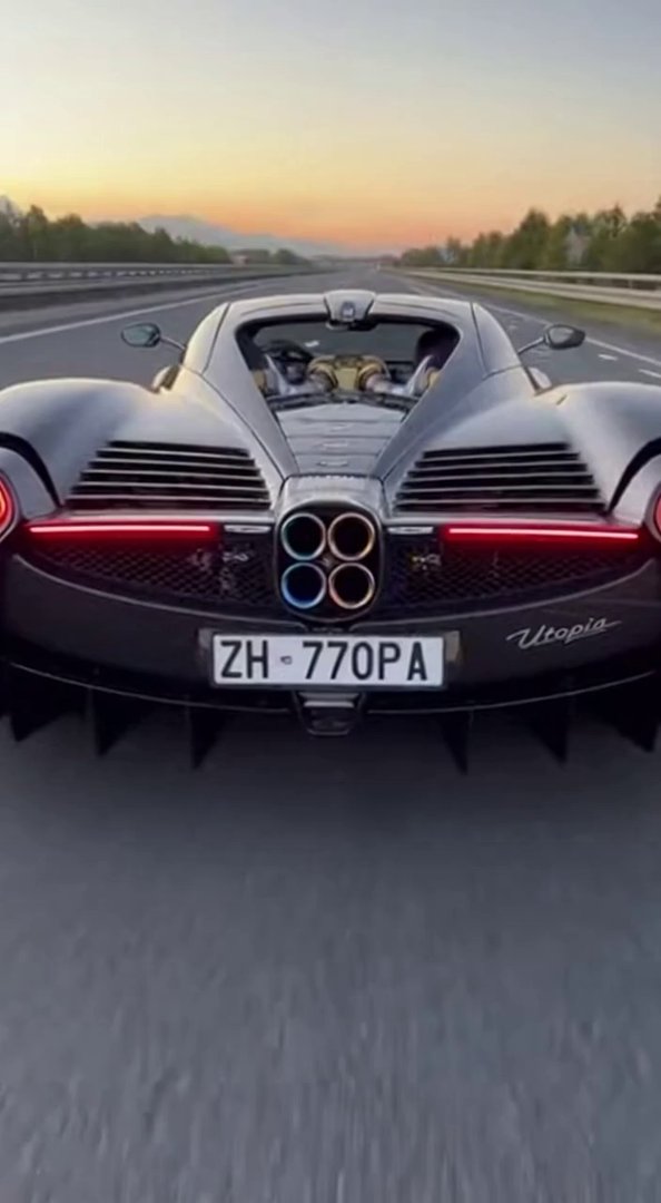 [Sora 2] Vidéo cinématographique ultra hyper réaliste d’une Pagani Utopia noire, véhicule réel, proportions e... - Veo 3 AI video prompt thumbnail