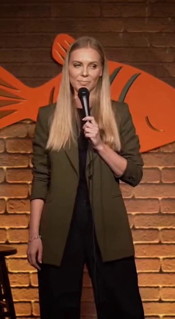 [Sora 2] Sprache: Deutsch (de-DE)
Wichtig: Keine Untertitel, kein Text im Bild, keine Musik.

Szene / Sett... - Veo 3 AI video prompt thumbnail