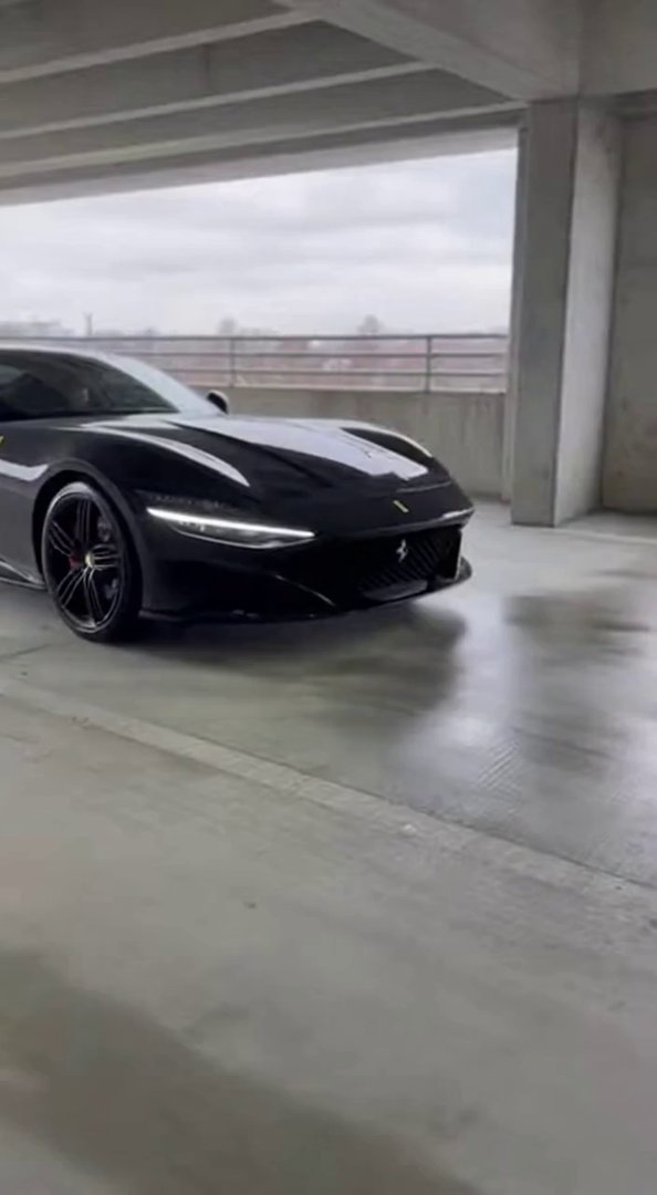 [Sora 2] « Vidéo hyper réaliste en 4K dans un parking extérieur moderne, éclairage naturel légèrement gris.
... - Veo 3 AI video prompt thumbnail