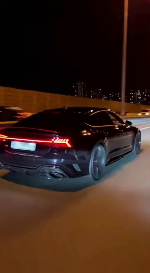 [Sora 2] Vidéo cinématographique ultra photoréaliste d’une Audi RS7 noire, véhicule réel, proportions exactes... - Veo 3 AI video prompt thumbnail