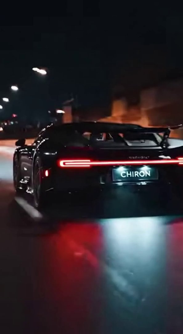 [Sora 2] « Vidéo hyper réaliste de 10 secondes composée de multiples mini-plans très rapides (0,6 à 1 seconde... - Veo 3 AI video prompt thumbnail