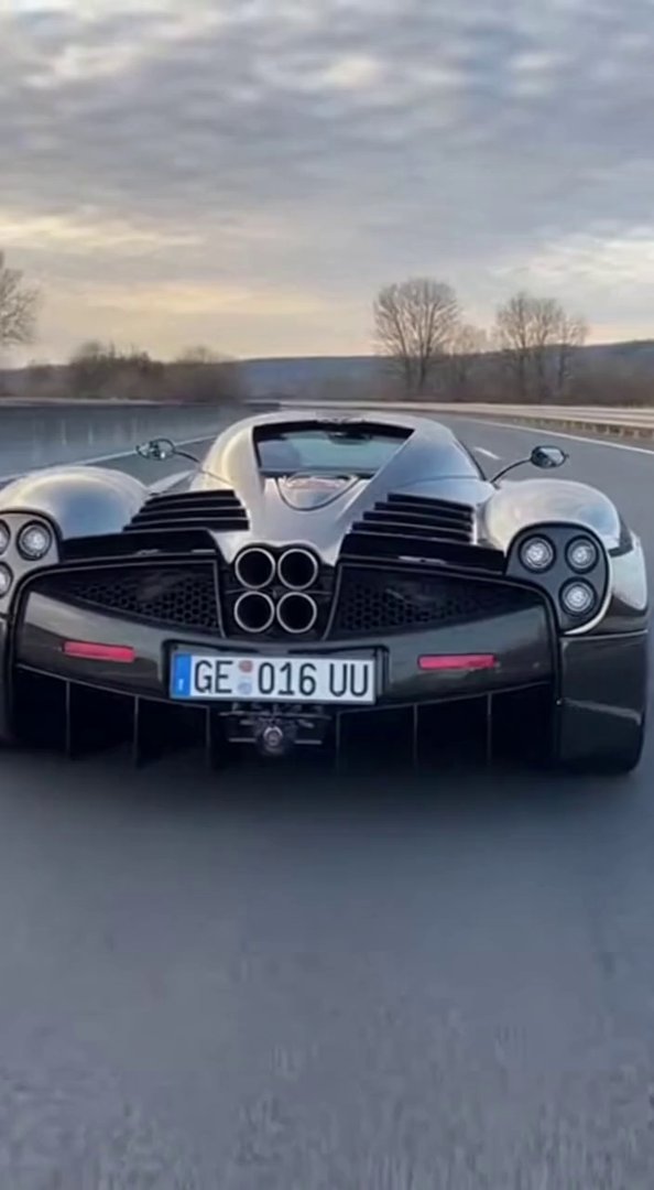 [Sora 2] Vidéo ultra photoréaliste d’une Pagani Utopia noire, véhicule réel.

Autoroute réelle, caméra en r... - Veo 3 AI video prompt thumbnail