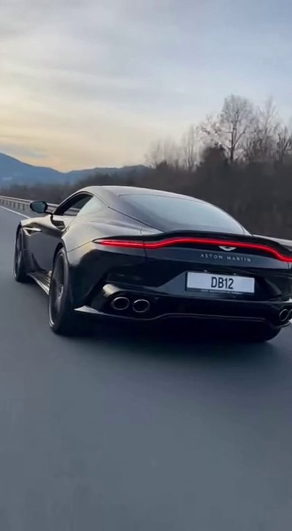 [Sora 2] Vidéo cinématographique ultra photoréaliste d’une Aston Martin DBS / DB12 noire, véhicule réel, élég... - Veo 3 AI video prompt thumbnail