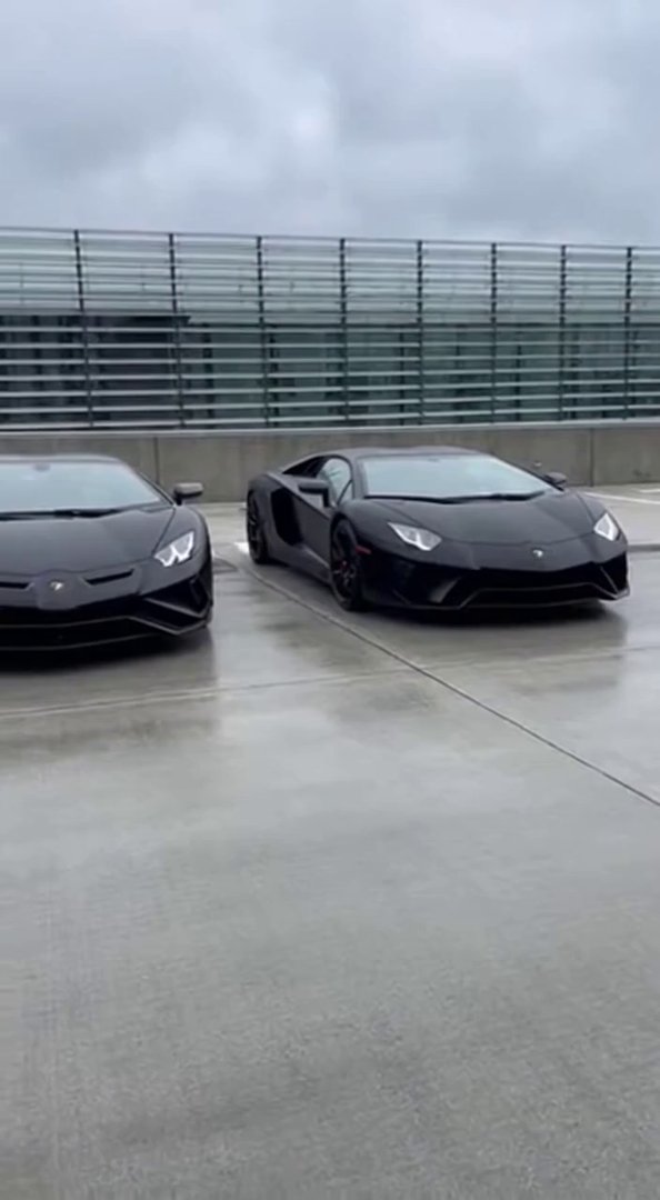 [Sora 2] **« Vidéo ultra réaliste en 4K, tournée dans un parking extérieur moderne par temps gris.
Deux Lamb... - Veo 3 AI video prompt thumbnail