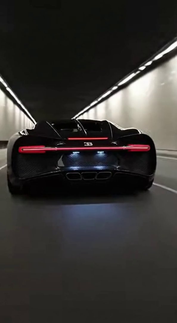 [Sora 2] « Créer une vidéo hyper réaliste 4K, style prise de vue réelle, d’une Bugatti Chiron noire, uniqueme... - Veo 3 AI video prompt thumbnail