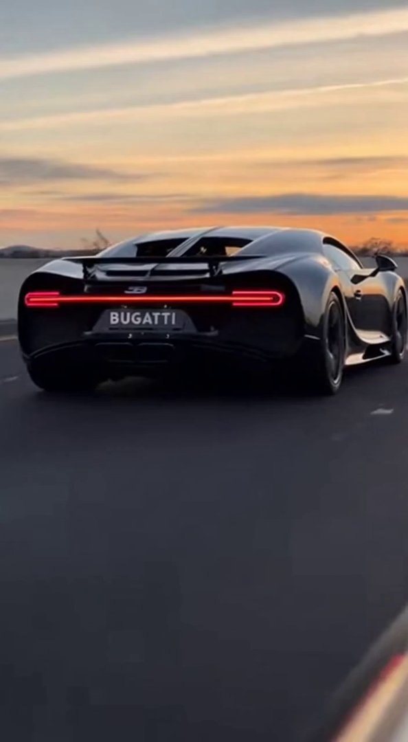 [Sora 2] Vidéo cinématographique hyper réaliste d’une Bugatti Chiron noire, véhicule réel, filmée sur autorou... - Veo 3 AI video prompt thumbnail