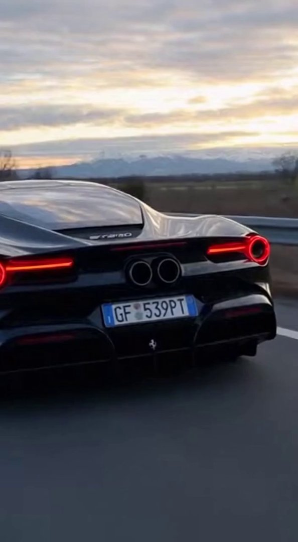 [Sora 2] Vidéo cinématographique hyper réaliste d’une Ferrari SF90 Stradale noire, véhicule réel, filmée sur ... - Veo 3 AI video prompt thumbnail