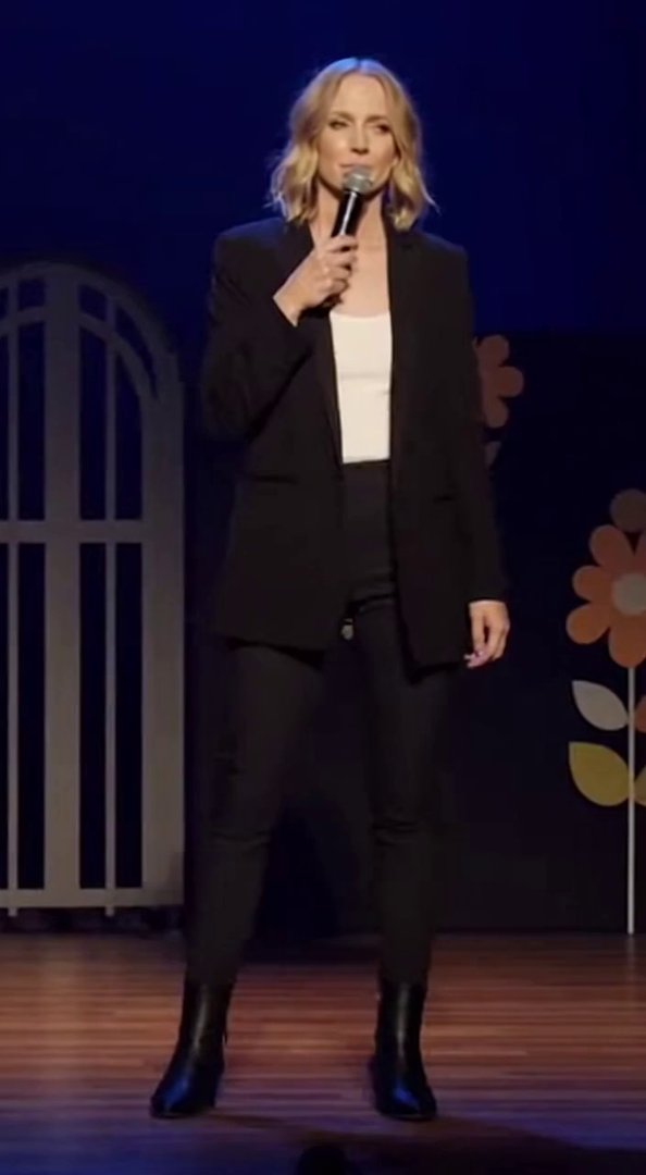 [Sora 2] Sprache: Deutsch (de-DE)
Wichtig: Keine Untertitel, kein Text im Bild, keine Musik.

Szene / Sett... - Veo 3 AI video prompt thumbnail