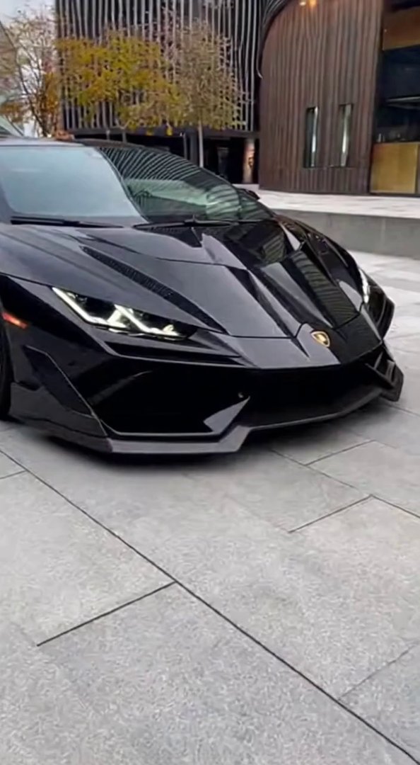 [Sora 2] ⸻

Vidéo cinématographique hyper réaliste d’une Lamborghini Revuelto noire, véhicule réel, proport... - Veo 3 AI video prompt thumbnail