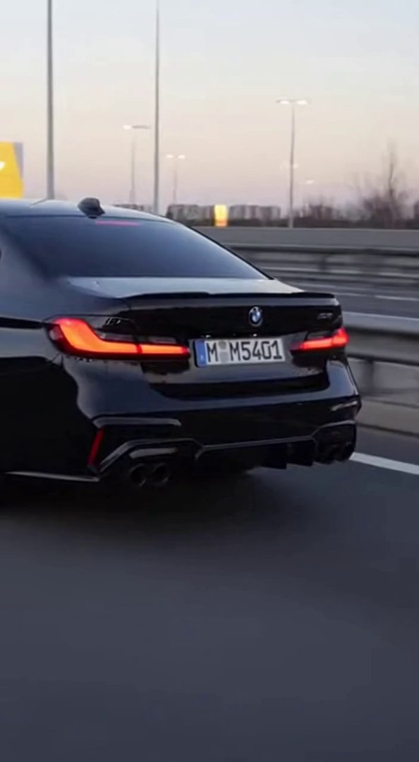 [Sora 2] Vidéo cinématographique ultra photoréaliste d’une BMW M5 G90 (dernière génération), véhicule réel, p... - Veo 3 AI video prompt thumbnail