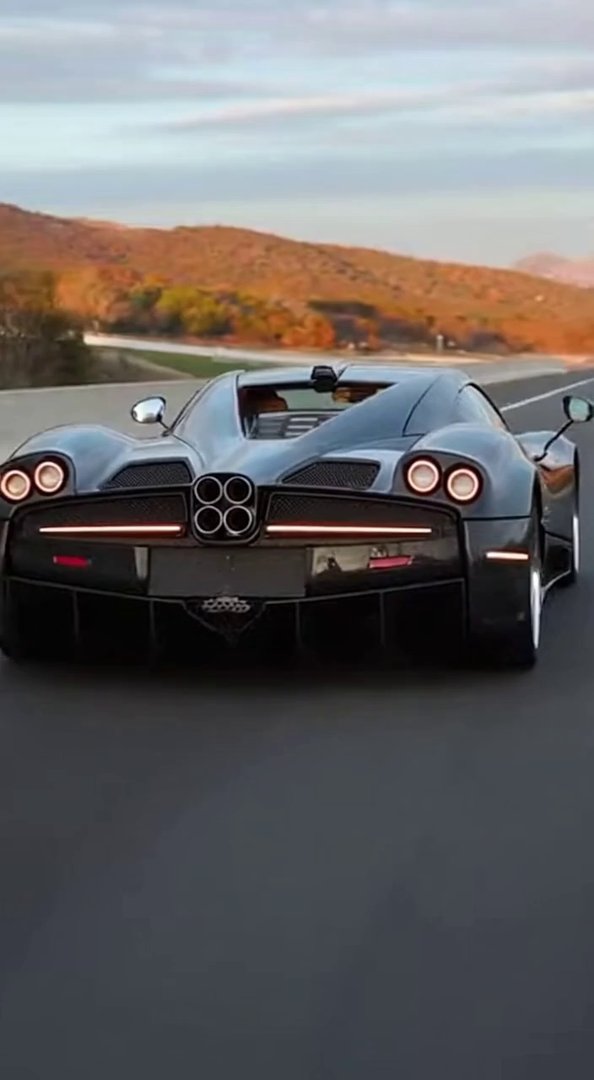 [Sora 2] Vidéo cinématographique ultra photoréaliste d’une Pagani Utopia noire, véhicule réel, proportions ex... - Veo 3 AI video prompt thumbnail