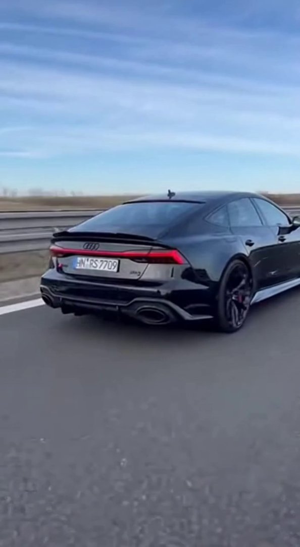 [Sora 2] Vidéo cinématographique ultra hyper réaliste d’une Audi RS7 noire (dernière génération), véhicule ré... - Veo 3 AI video prompt thumbnail