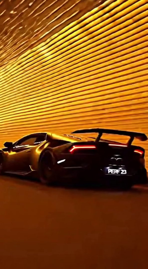 [Sora 2] « Créer une vidéo hyper réaliste en 4K, style montage cinéma ultra rapide avec 17 PLANS TRÈS COURTS ... - Veo 3 AI video prompt thumbnail