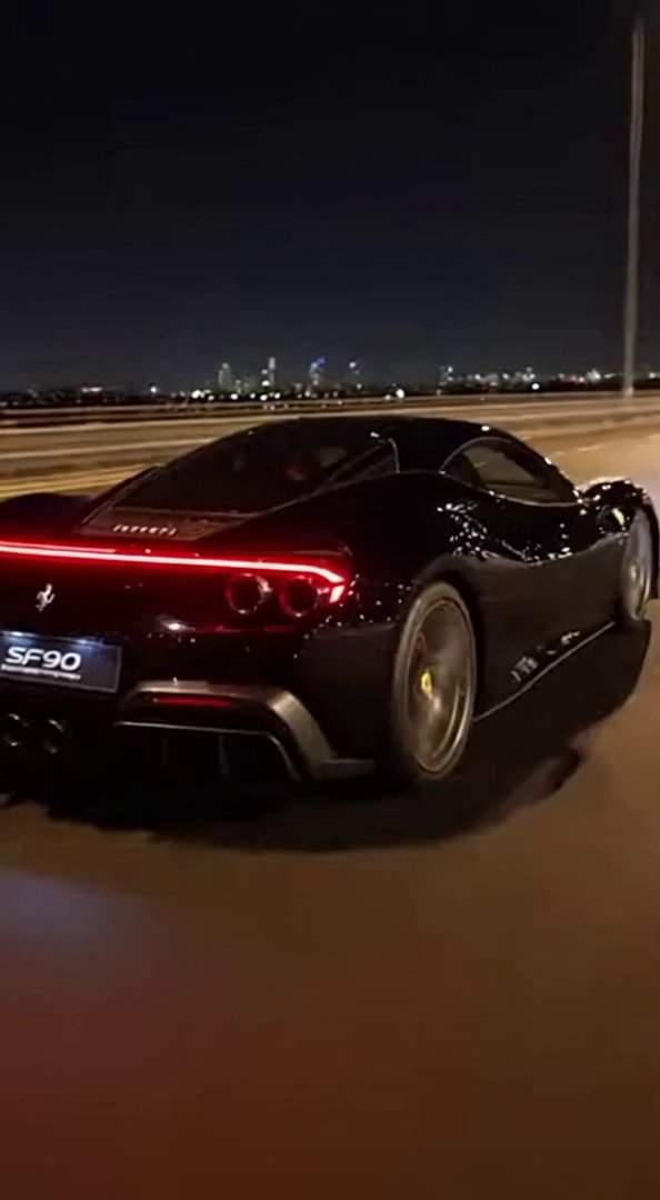 [Sora 2] Vidéo cinématographique ultra photoréaliste d’une Ferrari SF90 Stradale noire, autoroute nocturne ré... - Veo 3 AI video prompt thumbnail