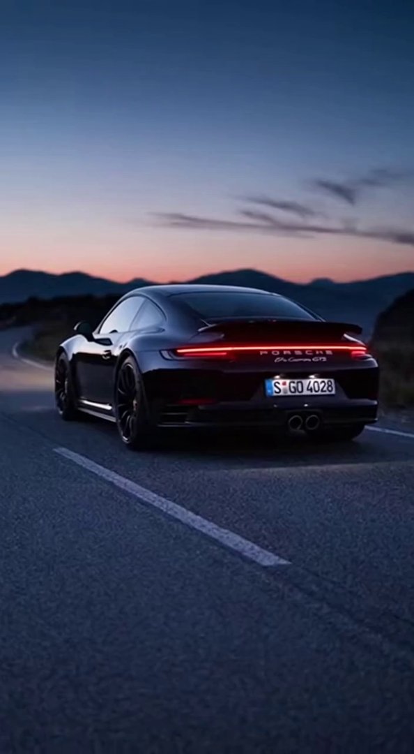 [Sora 2] Vidéo cinématographique ultra hyper réaliste d’une Porsche 911 noire, véhicule réel.

Caméra en re... - Veo 3 AI video prompt thumbnail
