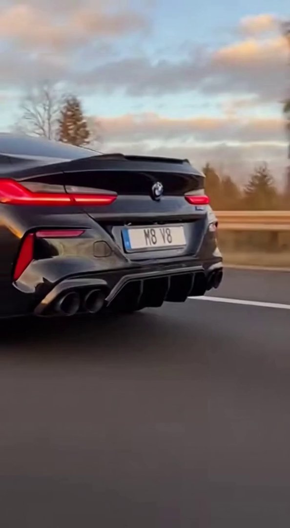 [Sora 2] Vidéo cinématographique ultra hyper réaliste d’une BMW M8 noire, véhicule réel, proportions exactes,... - Veo 3 AI video prompt thumbnail