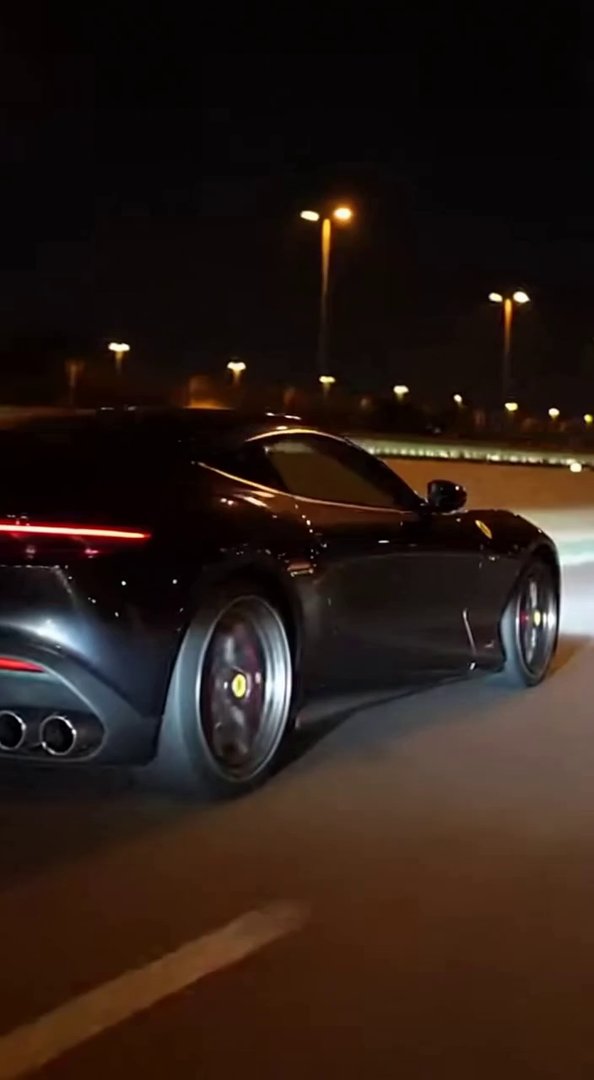 [Sora 2] Vidéo cinématographique ultra photoréaliste d’une Ferrari Roma noire, véhicule réel, proportions exa... - Veo 3 AI video prompt thumbnail