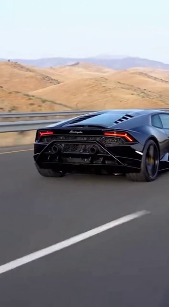 [Sora 2] Vidéo cinématographique ultra photoréaliste d’une Lamborghini Huracán noire, véhicule réel, proporti... - Veo 3 AI video prompt thumbnail