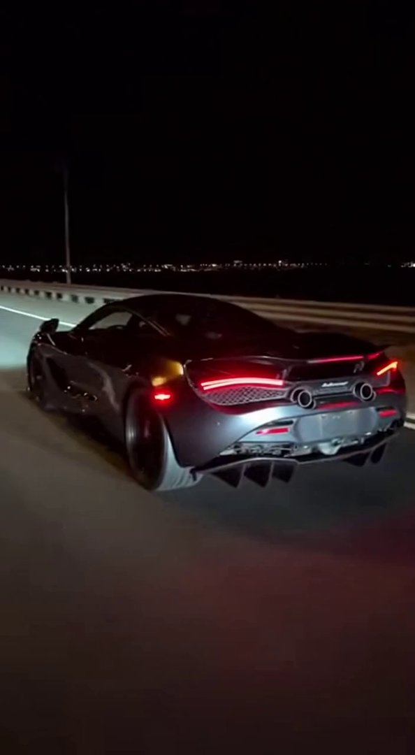 [Sora 2] Vidéo cinématographique ultra photoréaliste d’une McLaren 720S noire, proportions exactes, matériaux... - Veo 3 AI video prompt thumbnail