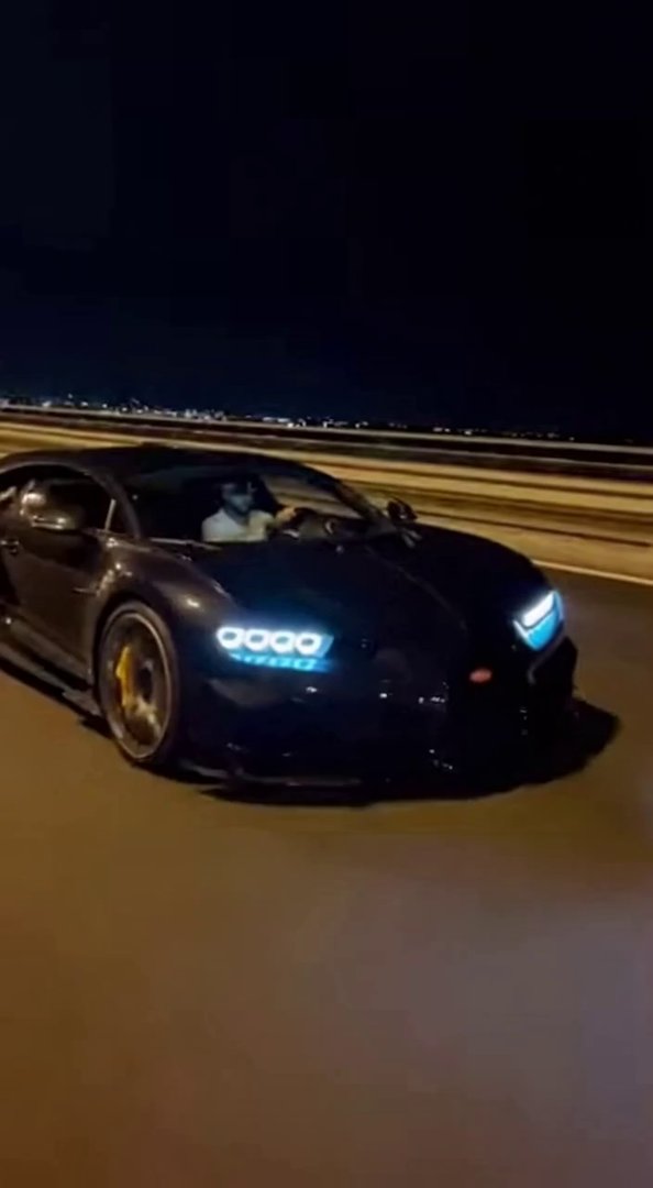 [Sora 2] Vidéo cinématographique ultra photoréaliste d’une Bugatti Tourbillon noire, dernier modèle Bugatti, ... - Veo 3 AI video prompt thumbnail