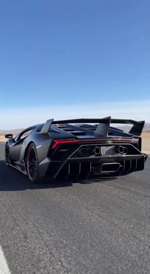 [Sora 2] Vidéo cinématographique ultra photoréaliste d’une Lamborghini Veneno Roadster noire, proportions exa... - Veo 3 AI video prompt thumbnail