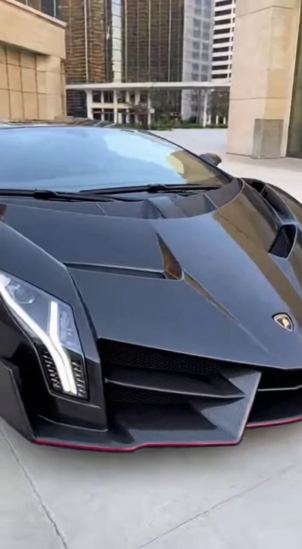[Sora 2] Vidéo cinématographique ultra photoréaliste d’une Lamborghini Veneno Roadster noire, véhicule réel, ... - Veo 3 AI video prompt thumbnail