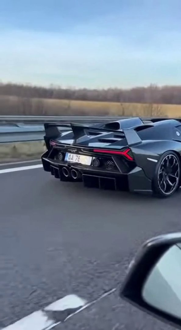 [Sora 2] Vertical 9:16, ultra-réaliste, style vidéo smartphone TikTok, qualité cinéma réaliste, lumière natur...